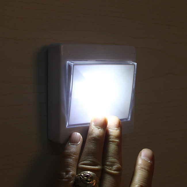 스위치 LED 벽부착등 간편 부착 비상조명등